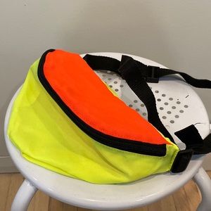 3/$30 ⭐️ Neon Fanny pack